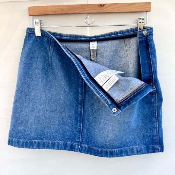 NWT Calvin Klein Women's Side Button Zipper Light Wash Blue Denim Mini Skirt 29 - Picture 10 of 10